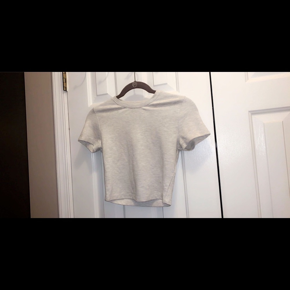 Cute grayish/white crop tee